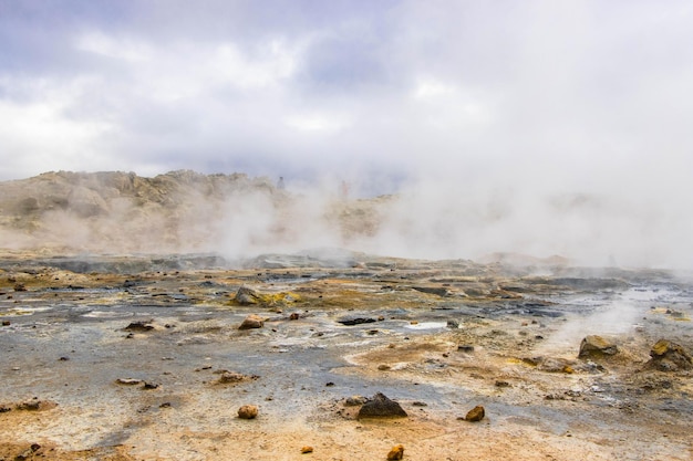 Área geotérmica de Hverir na área geotérmica de Myvatn Islândia