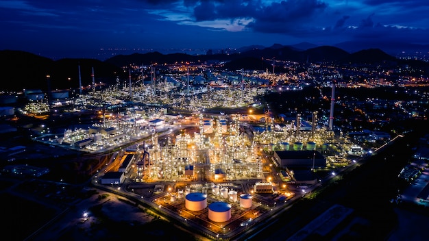 Área industrial refinería de petróleo y gas GLP planta y almacena tubería en Tailandia