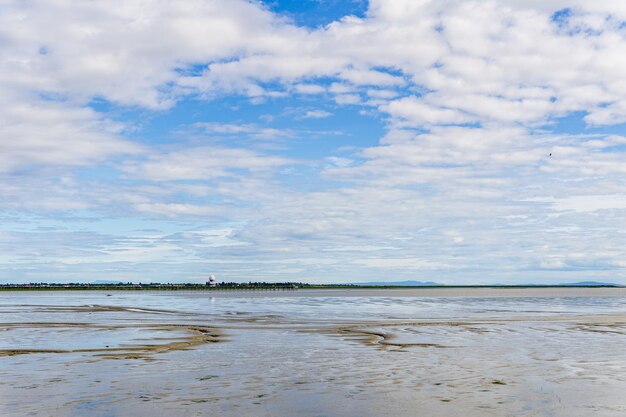 Área del Parque Regional de Iona Beach con árboles en verano