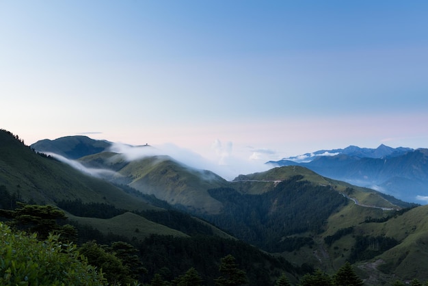 Área Recreativa Nacional del Bosque Hehuanshan en Nantou, Taiwán al atardecer
