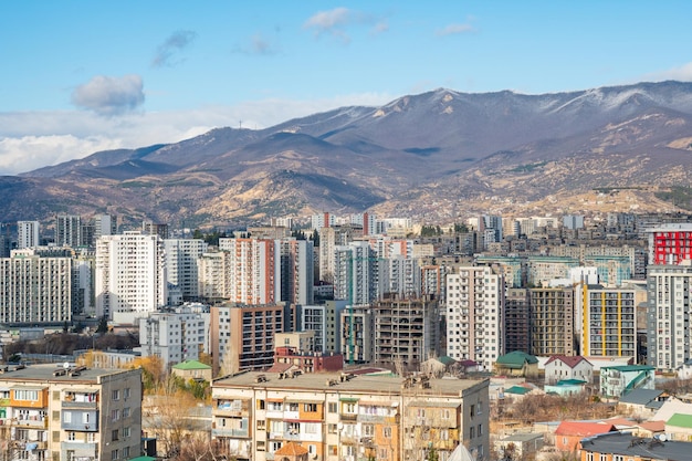 Área residencial de edifícios de vários andares de Tbilisi em Gldani