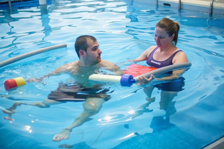 Foto reabilitação e fisioterapia visuais de terapeutas pacientes e exercícios de recuperação