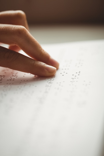 Readinn braille con manos