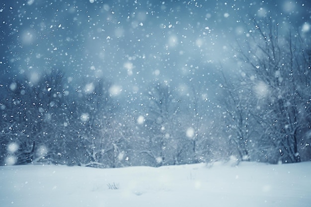 Realistischer fallender Schnee mit weißen Schneeflocken