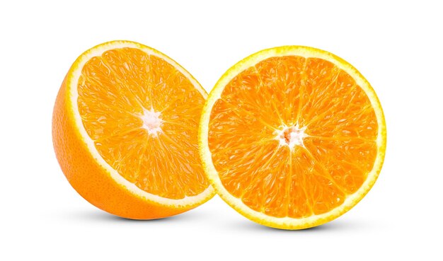 Foto rebanada de naranja fresca aislada sobre un fondo blanco