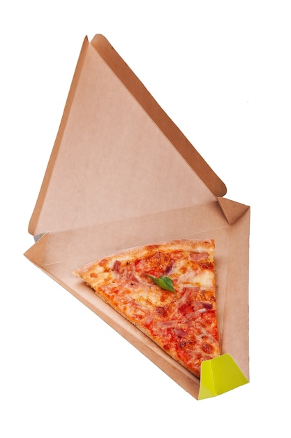 Rebanada de pizza aislado en blanco