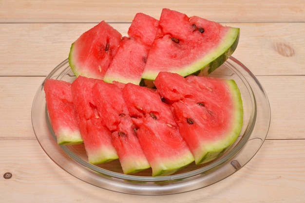 Rebanadas frescas de sandía en un plato