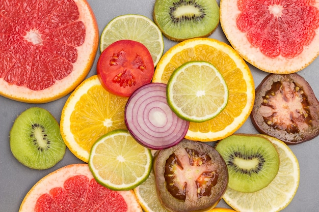 Foto rebanadas de frutas abstractas de colores