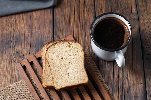 rebanadas de pan y cafe