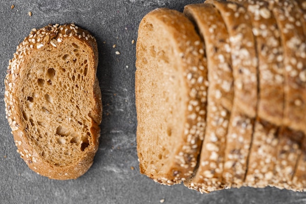 Rebanadas de pan integral con copos de avena Pan integral