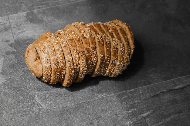 Rebanadas de pan de masa madre tradicional