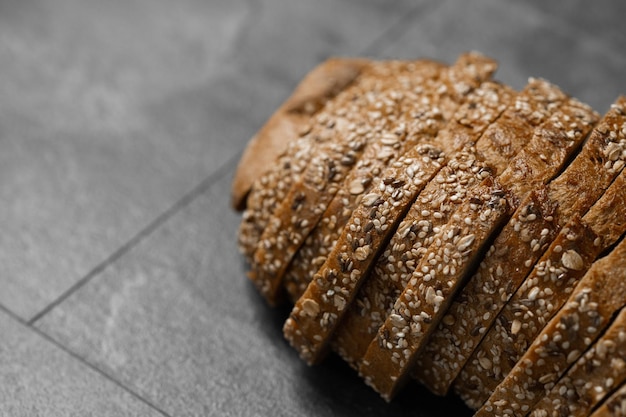 Rebanadas de pan de masa madre tradicional