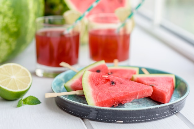 Rebanadas de sandía deliciosa fresca en el plato