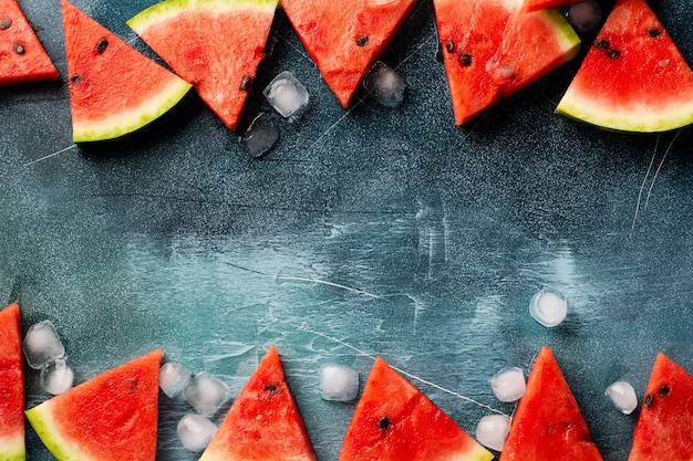 Rebanadas de sandía fresca con hielo