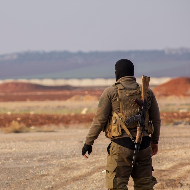 Foto rebeldes sírios na província de idlib