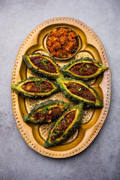 Receita de batata frita masala Bharwa karela ou melão amargo recheado