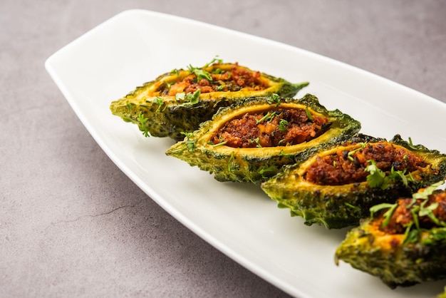 Receita de batata frita masala Bharwa karela ou melão amargo recheado