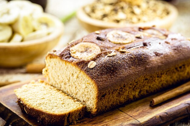 Receita de pão caseiro sabor banana sem leite e sem ovos