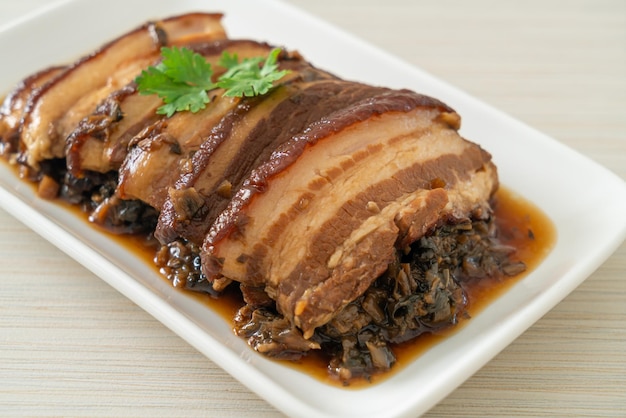 Receitas de mei cai kou rou ou carne de porco vapor com mostarda swatow - estilo de comida chinesa