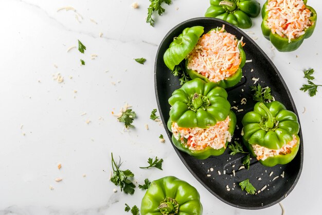 Foto receitas de outono pimentão recheado em casa com carne picada