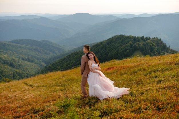 Recém-casados na natureza