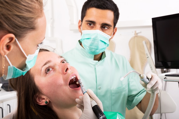 Recepción del paciente en el dentista
