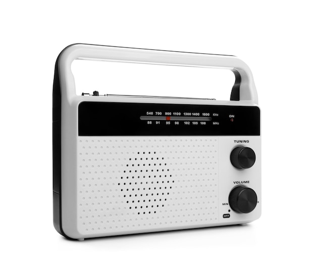 Receptor de radio retro portátil aislado en blanco