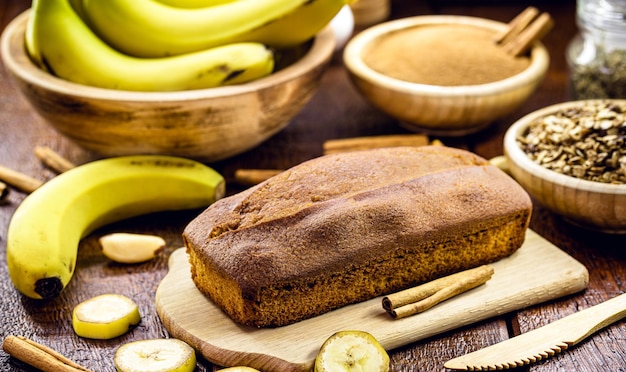 Foto receta casera de pan vegano de pan de plátano elaborado con frutas y endulzado con canela snack ecológico y sin gluten