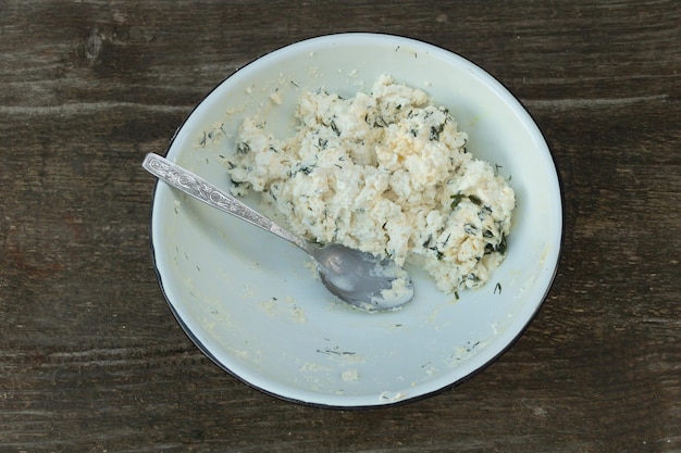 Receta de queso mezclado con eneldo para cocinar pasteles