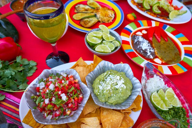 Las recetas mexicanas se mezclan con las salsas de México.