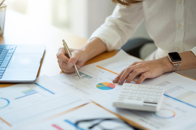 RechnungswesenAnlageberater Beratungssituation zum Finanzbericht und zur Planung