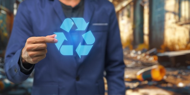 Reciclar basura bolsas de plástico botellas de plástico vasos de vidrio botellas de papel chatarra de metal amar la tierra reducir la contaminación reducir la contaminación