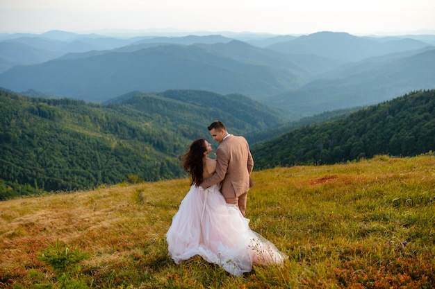 Recién casados en la naturaleza