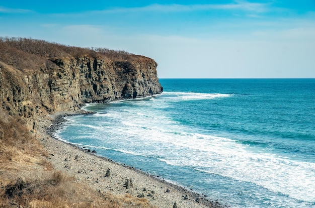 Foto recife mys vyatlina na ilha russa na cidade de vladivostok baía de chernysheva