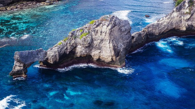 Recife perto de Dialond Beach em Nusa Penida, Bali