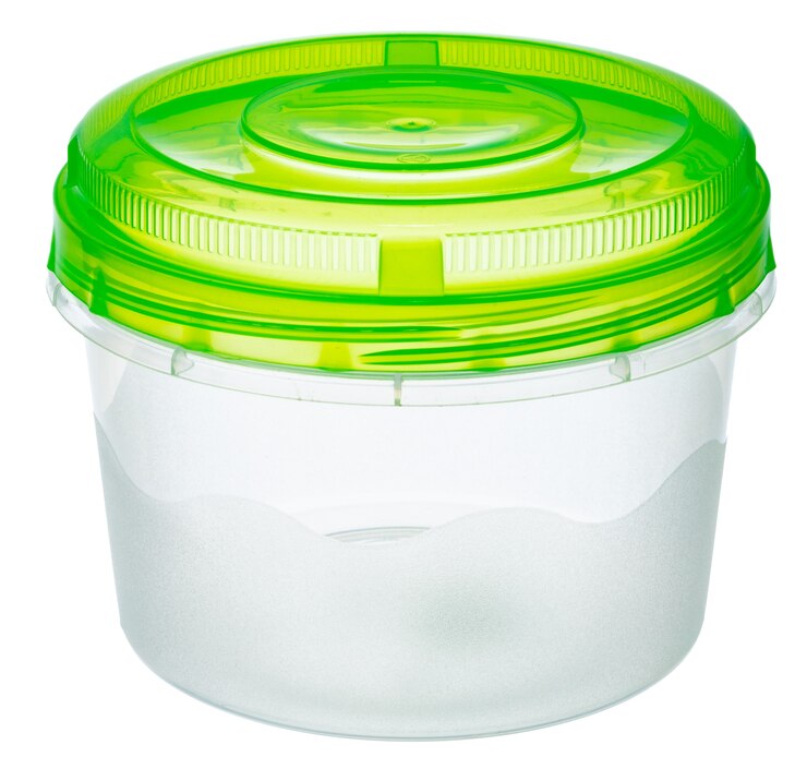 Foto recipiente de armazenamento de plástico para alimentos isolado