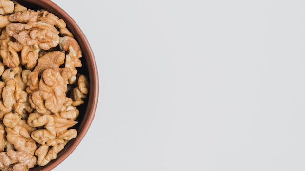 Foto recipiente con nueces