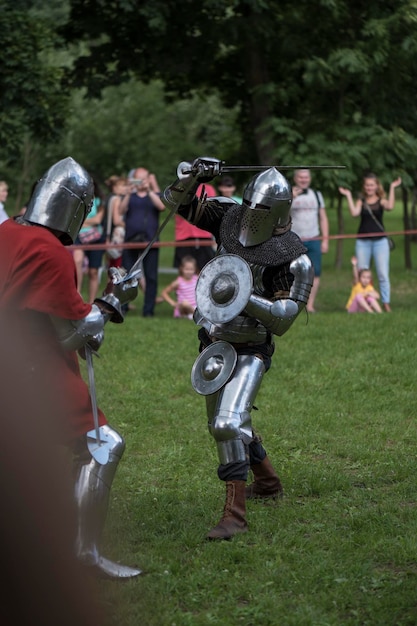 Reconstrucción de la batalla de los caballeros medievales