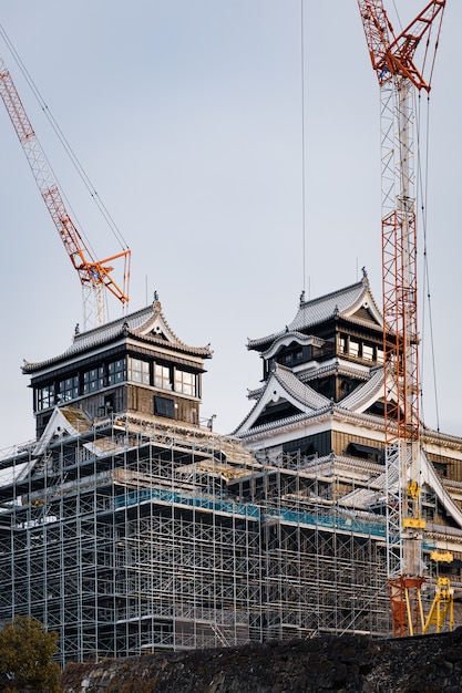 Reconstrucción del dañado castillo de Kumamoto