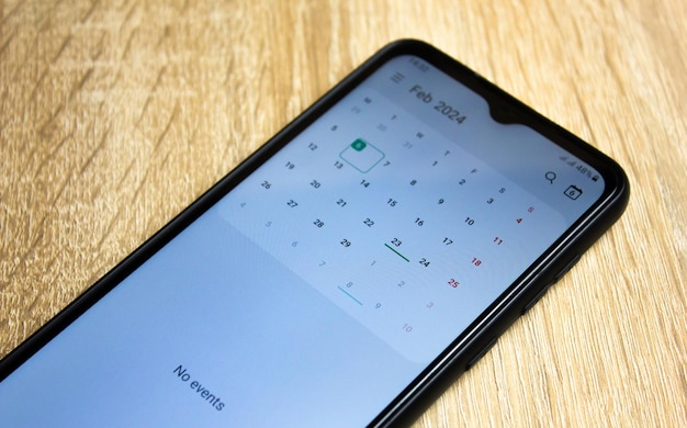 Foto recordatorio de calendario en la pantalla del teléfono inteligente recordatorios de planificación de negocios en el teléfono inteligente