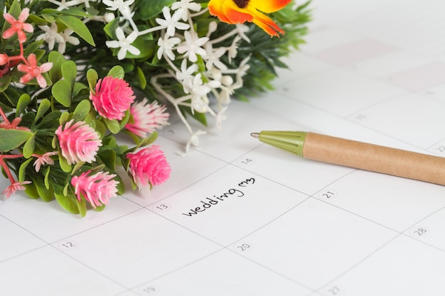 Recordatorio Día de la boda en el calendario con pluma