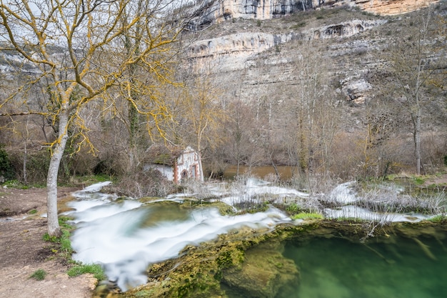 Un recorrido por la provincia de Burgos, España, con sus cascadas, castillos, montañas ...