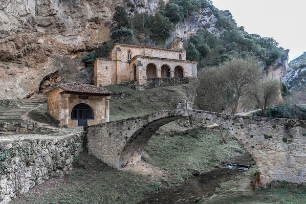 Un recorrido por la provincia de Burgos, España, con sus cascadas, castillos, montañas ...