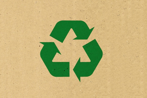 Foto recycling-logo auf braunem papier