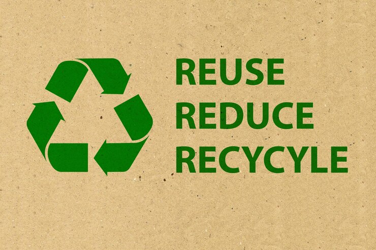 Recycling-Logo auf braunem Papier