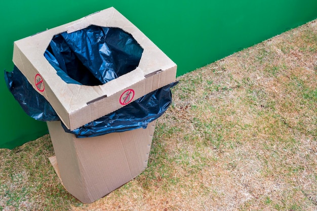 Recycling-Müllkippe aus Pappe