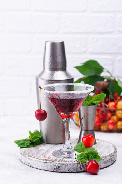 Red Cherry Martini Sommercocktail