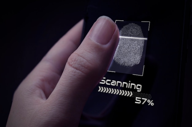 Red de ciberseguridad. Icono de candado y redes de tecnología de Internet. Empresario que protege la información personal de los datos en la tableta y la interfaz virtual. Concepto de privacidad de protección de datos. RGPD. UE