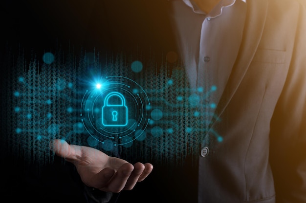 Red de seguridad cibernética Iconos de bloqueo y redes de tecnología de Internet Empresario que protege datos Información personal en tableta e interfaz virtual Concepto de privacidad de protección de datos GDPR UE