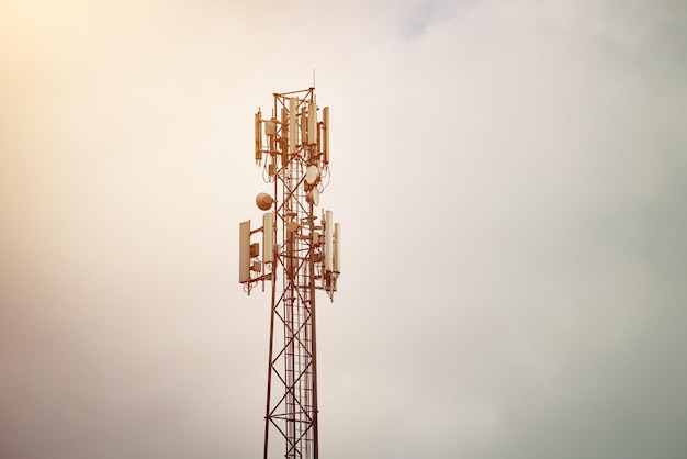 Rede LTE avançada 4g e 5g Fundo de negócios de conexão de rede Torre de telecomunicações de diferentes operadoras de rádio e televisão de telefonia móvel